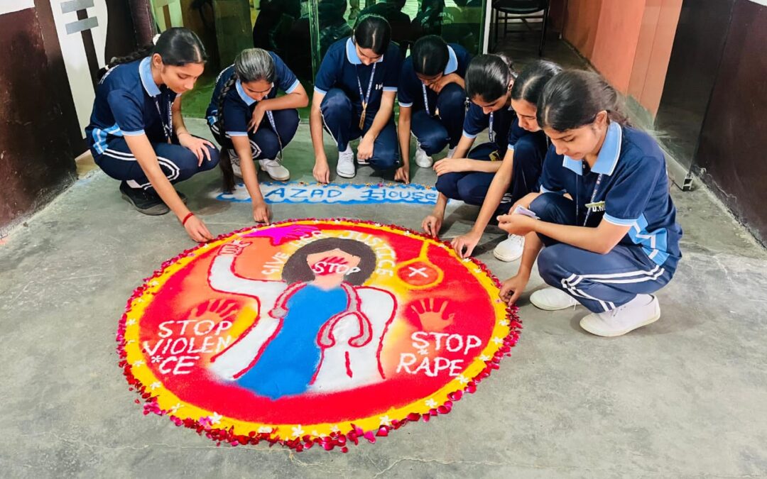 डीएम पब्लिक स्कूल अटौला में रंगोली प्रतियोगिता का आयोजन।