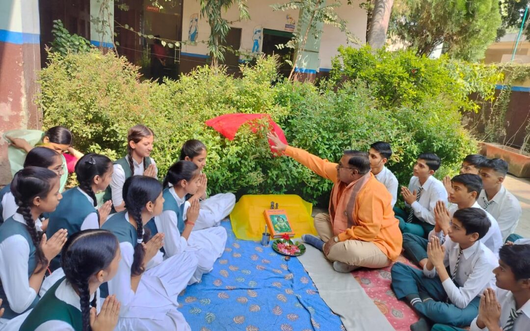 अर्वाचीन इंटर कॉलेज खेकड़ा में तुलसी पूजन कर छात्र-छात्राओं ने लिया मां तुलसी से विद्या और उत्तम स्वास्थ्य का आशीर्वाद