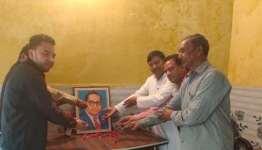 संविधान दिवस पर बाबा साहेब डा0 भीमराव अंबेडकर के चित्र पर पुष्प अर्पित कर शत- शत नमन किया ।