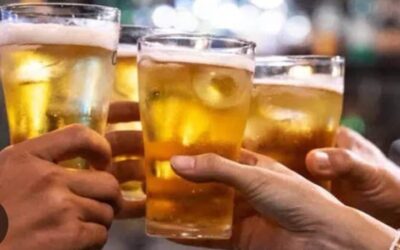 शाम ढलते ही सड़कों पर छलकते हैं जाम, मंदिरों के पास पी जा रही शराब भक्तों को हो रही परेशानी