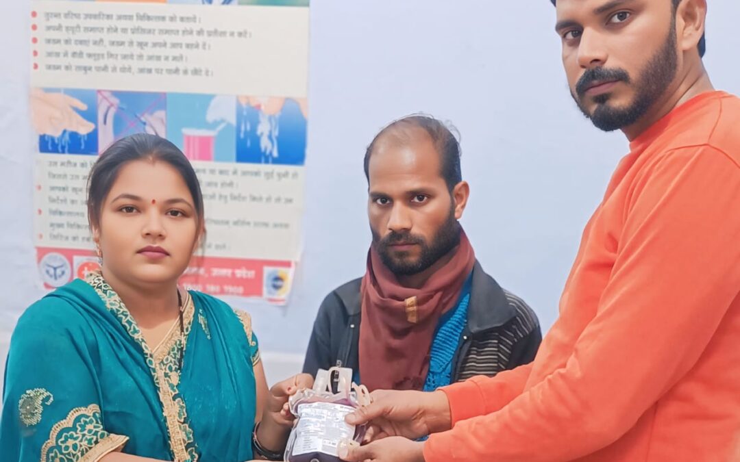 समाजसेवी बरकत अली के आग्राह पर सिंगर काजल निगम ने जरूरतमंद महिला को दिया ब्लडअंबेडकरनगर