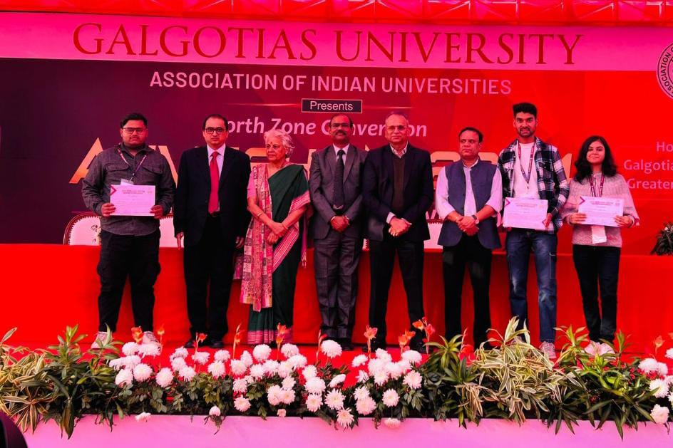 मोनाड विश्वविद्यालय के स्कूल ऑफ इंजीनियरिंग के छात्र व छात्राओं ने अन्वेषण प्रतियोगिता में प्रतिभाग किया